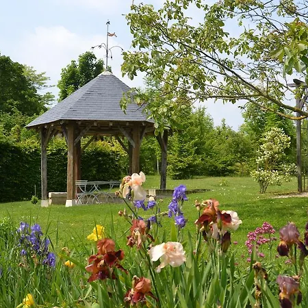 Gîtes Du Château De La Motte Hébergement de vacances Usseau (Vienne)