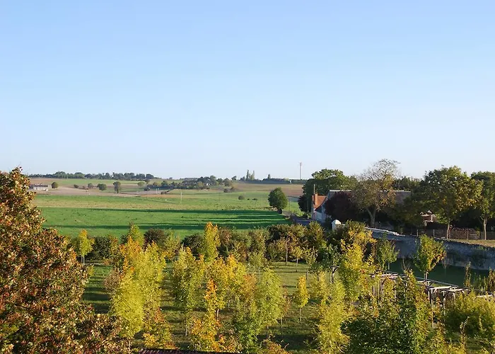 Gites Du Chateau De La Motte Usseau (Vienne)